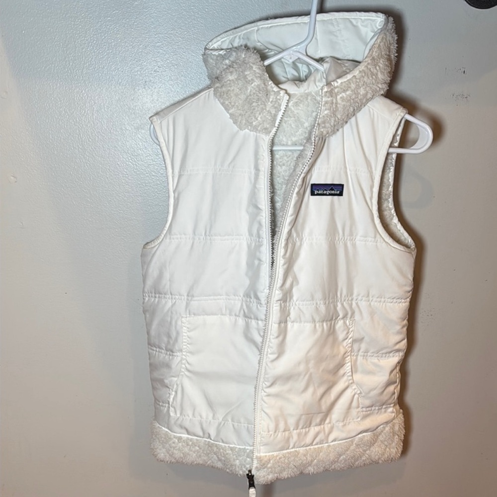 Women’s Patagonia White Reversible Fleece Vest - Picture 3 of 4